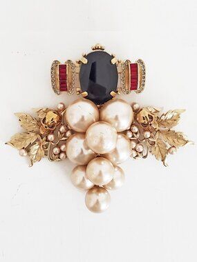 Mawi of London Jewelry Swarovski Pearl Gold Skull Brooch NWOT